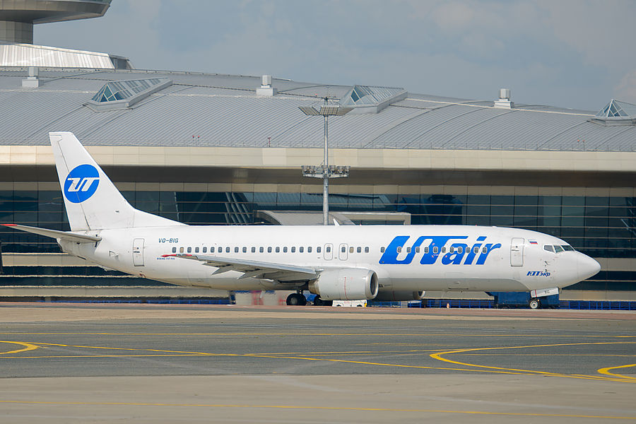 Рейс Utair задержали из-за попадания птицы в двигатель