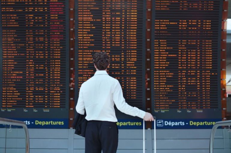 Названы аэропорты, где чаще всего задерживают рейсы